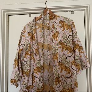 Printfresh Bagheera leopard robe in blush